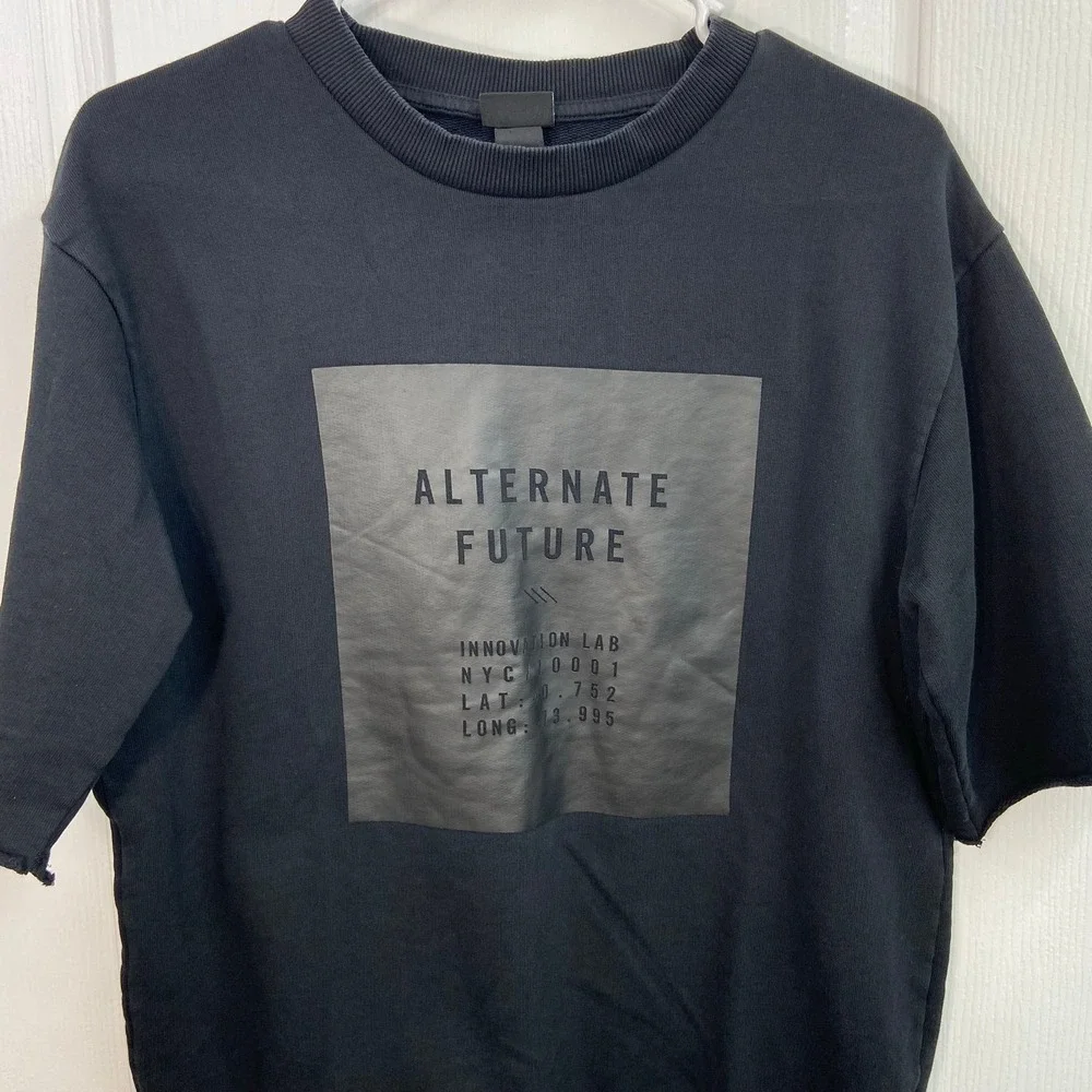 H&M black thick knit short sleeve Crewcut decal 100% cotton relaxed casual shirt